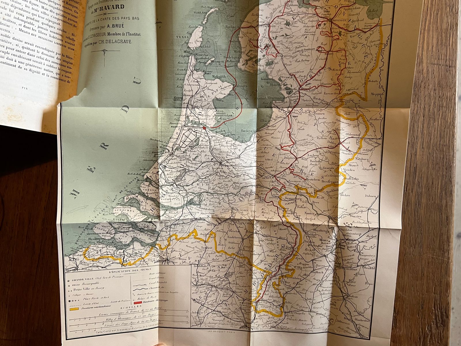 La Hollande Pittoresque - Les Frontières Menacées - Henry Havard - 1877 | Belle reliure cartonnée d'époque qui témoigne du soin apporté à la présentation de cet ouvrage de voyage pittoresque | Aufildeslivres.fr