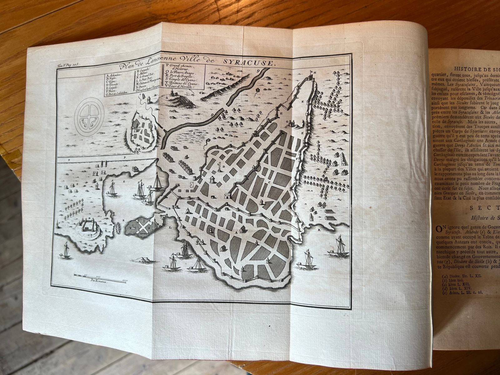 Histoire Universelle - Tome V - Une Société de Gens de Lettres - 1770 | - Pièce d'un ensemble monumental de 44 volumes, dont la réunion complète est devenue extrêmement rare sur le marché des livres anciens | Aufildeslivres.fr