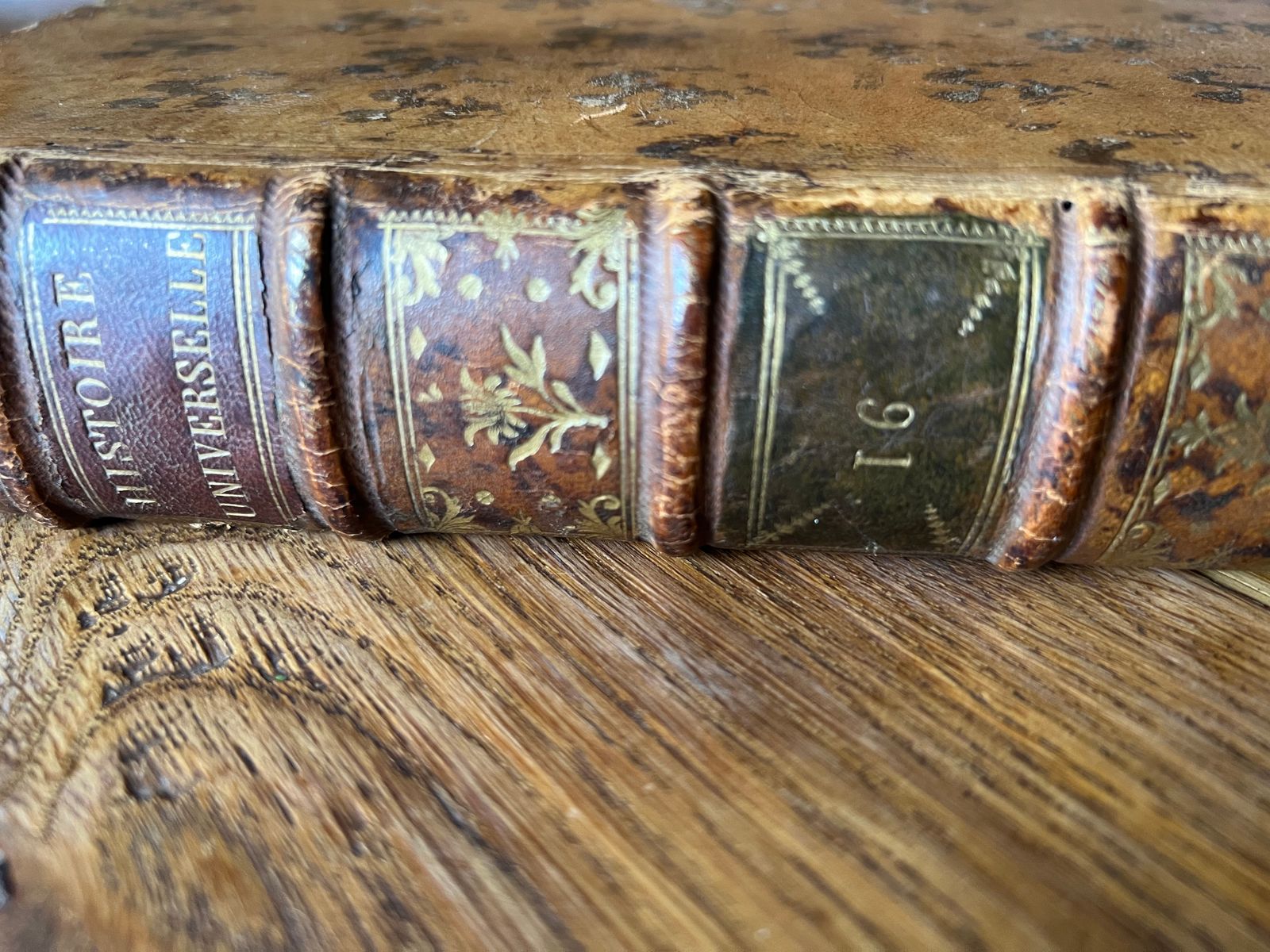 Histoire Universelle - Tome XVI - Une société de gens de lettres - 1790 | Une Qualité de Fabrication Exceptionnelle (Papier Chiffon) | Aufildeslivres.fr