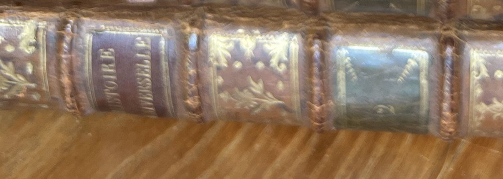 Histoire Universelle - Tome II - Une Société de Gens de Lettres - 1770 | Un volume d'une richesse thématique exceptionnelle, couvrant l'histoire des Syriens, des Phéniciens et des Juifs depuis Abraham jusqu'à Saül — trois civilisations fondatrices de l'Occident réunies en un seul ouvrage | Aufildeslivres.fr